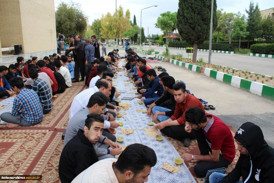 تجلیل از سرپرست نمونه خوابگاه دانشکده شهید باهنر و حضور در جمع صمیمی دانشجویان  6