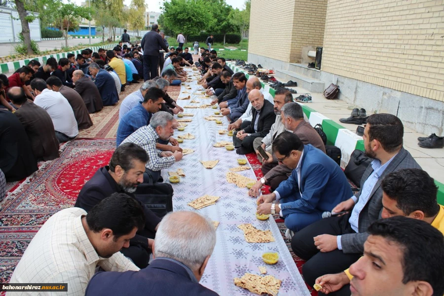 تجلیل از سرپرست نمونه خوابگاه دانشکده شهید باهنر و حضور در جمع صمیمی دانشجویان  10