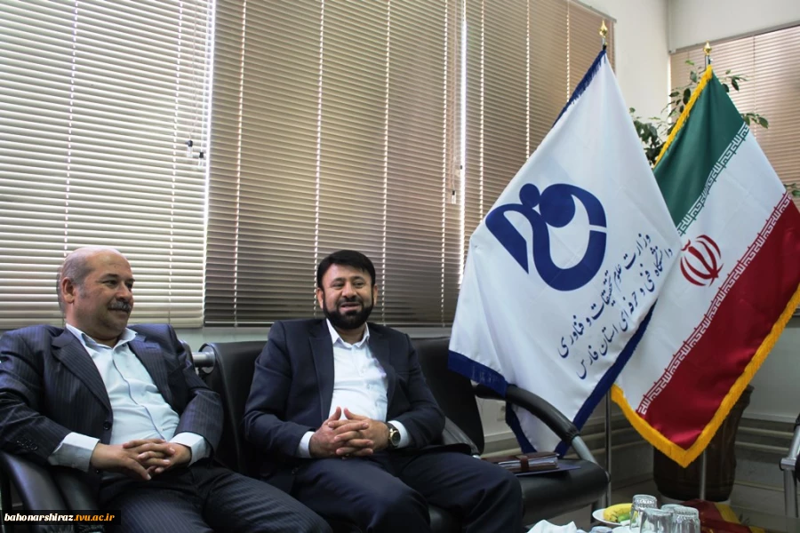 تجلیل رئیس دانشگاه فنی و حرفه‌ای فارس از فرماندار شهرستان فیروزآباد

دکتر جامعی: دانشکده فنی‌ فیروزآباد امسال راه‌اندازی می‌شود 8