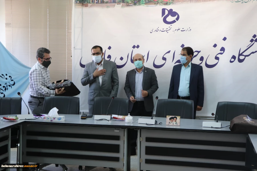 گزارش تصویری از مراسم تجلیل از اساتید نمونه دانشکده شهید باهنر شیراز 14